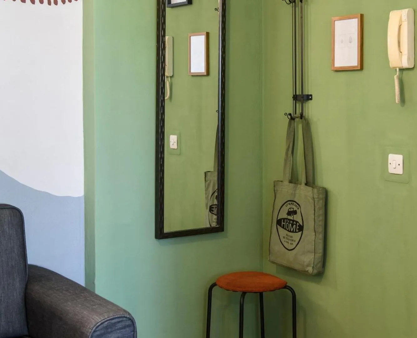 Apartment Green Door Split